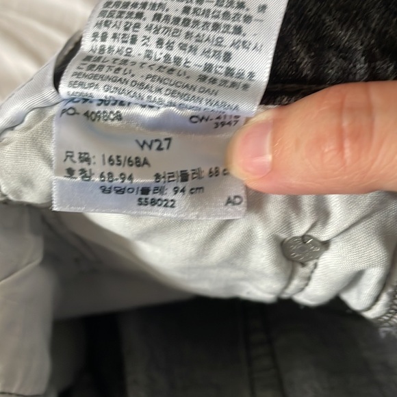 Levis Faded Black Jean Short - Picture 5 of 6